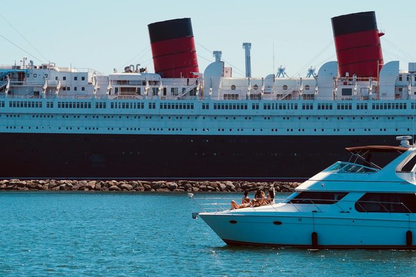 Discover the Top UK Towns for Exceptional Antique Market Experiences!